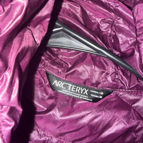 Arcteryx Hoody women’s purple medium 400$ - Picture 8 of 8